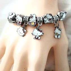 Hello Kitty Hoy Chamrs Bracelet 