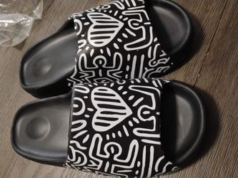 New mens 9.5 slides shoe