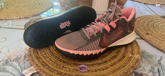 Kyrie 7 “flytrap” size 10 1/2 NWOB