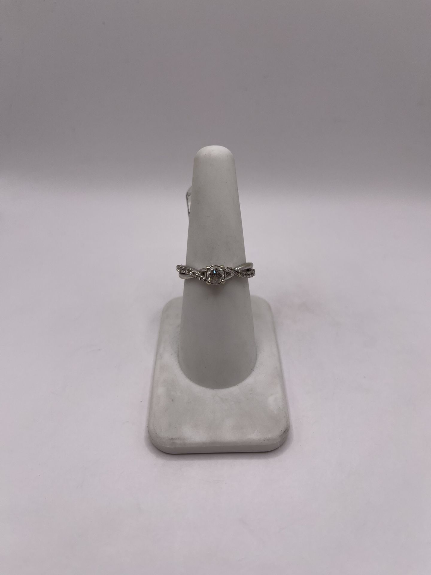 14kt Gold Diamond Engagement Style Ring