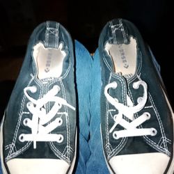 $7! Converse Size 4.5 Boys 6 Ladies!