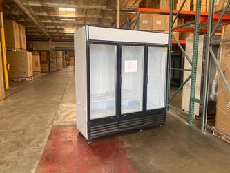Clearance refrigerator 3 Glass Door Merchandiser 3124
