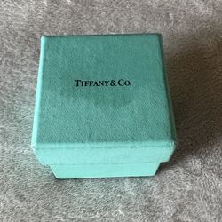 💎 Elegant Sapphire Halo Ring — Tiffany & Co. Style