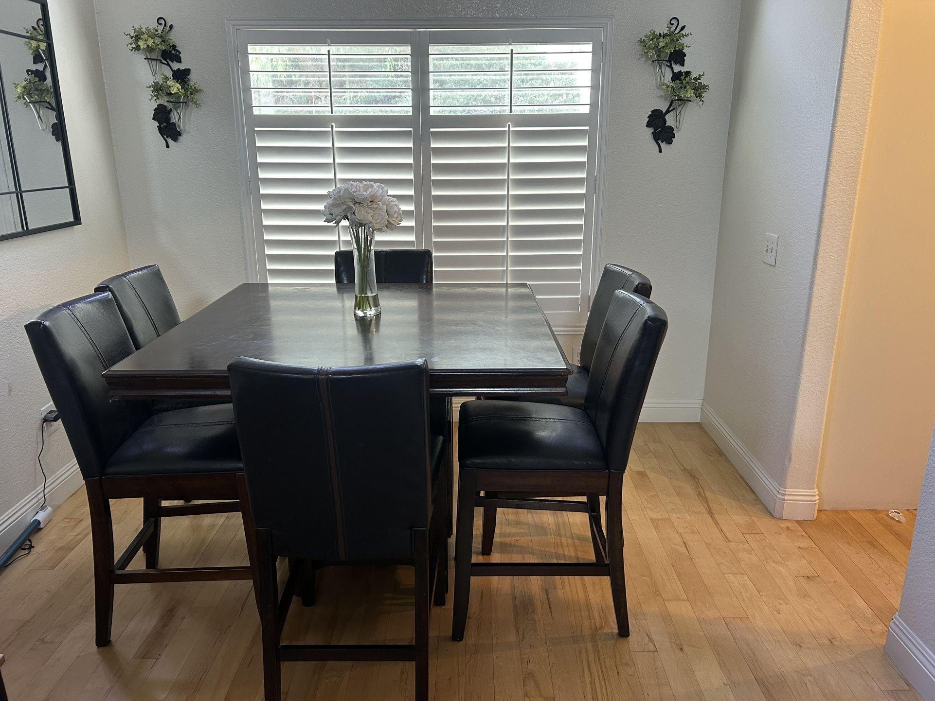 Dining Room Table w/ Chairs