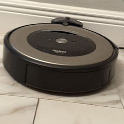 iRobot Roomba Vacuum great condition work great sale $50 dollars 