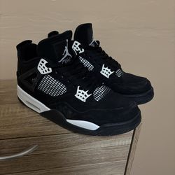 Air Jordan 4 white thunder  size 10