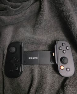 Backbone brand Iphone/Android USB-C Gaming Controller