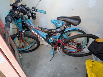 Red & BlackMongoose XR-75 Mountain Bike