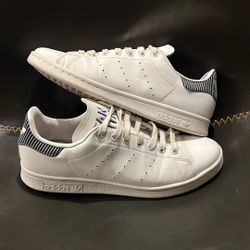 👟 Adidas Stan Smith – White w/ Navy Striped Heel – Size 9 – Classic Look 👟