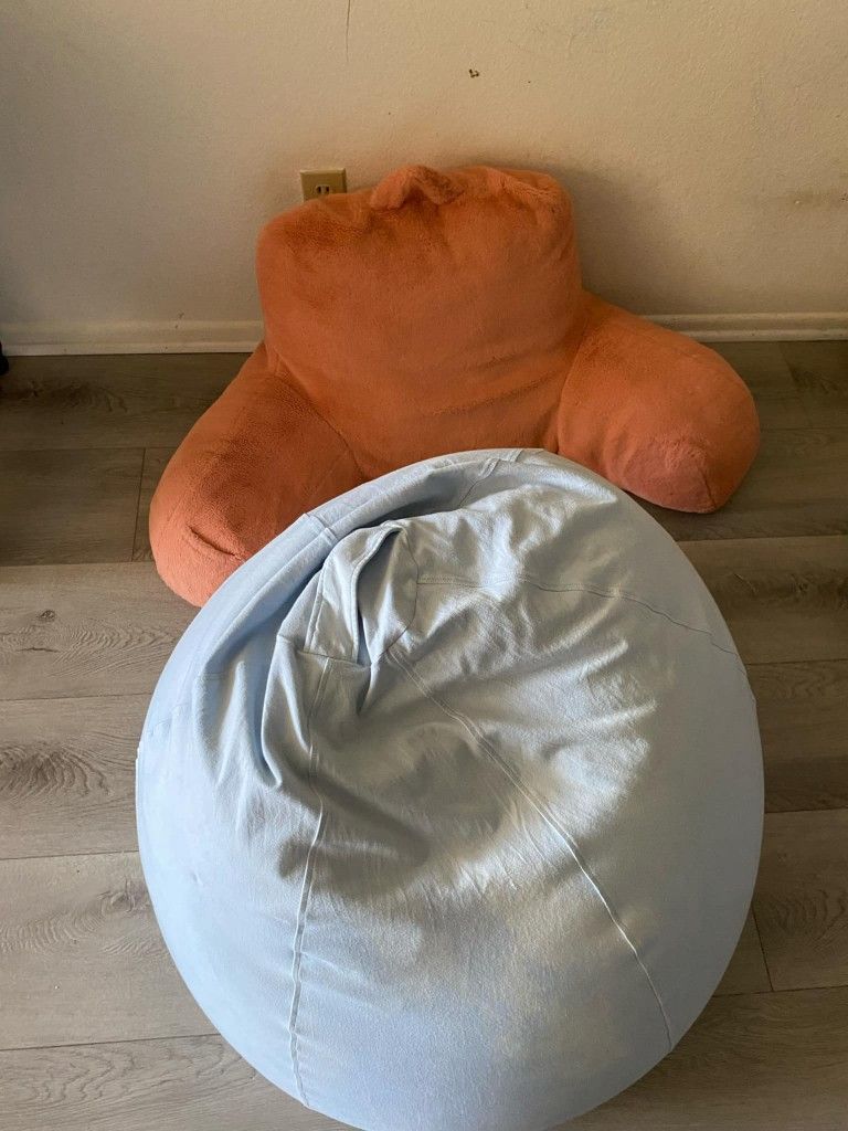 Comfy Bean Bag Chair And Arm Pillow.