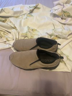 Men’s Nevados shoes, size 10.5
