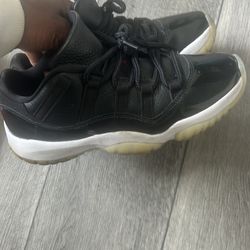 Jordan, 11 black and white Size 8.5