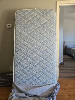 Twin matress