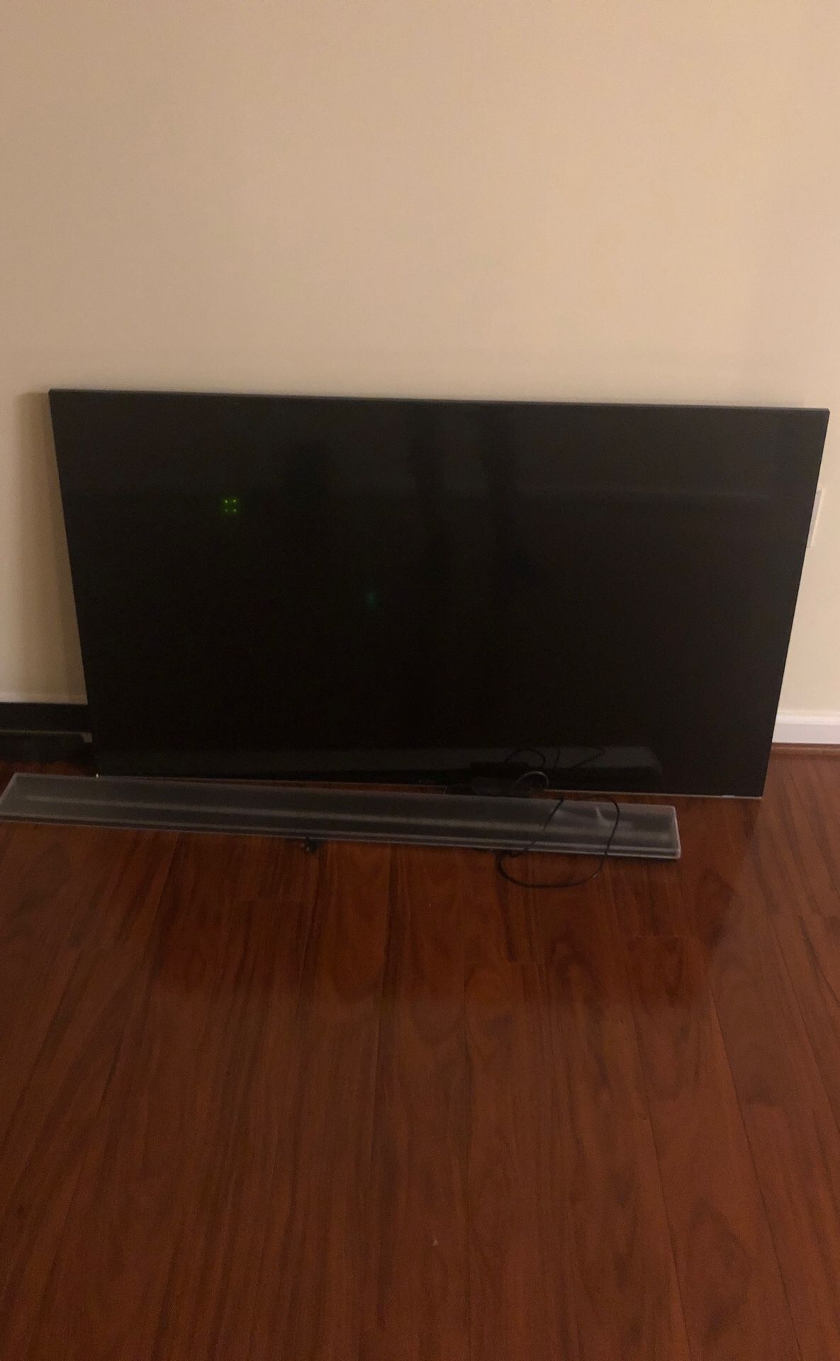 Samsung 55 inch 4K UHD TV with Wall Mount