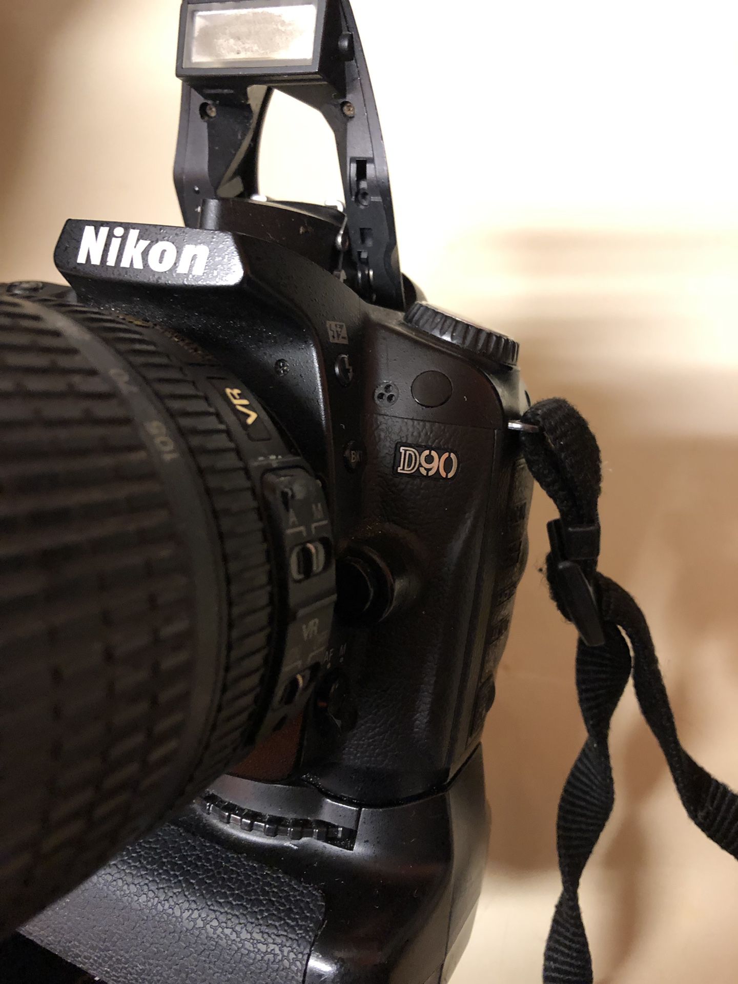 Nikon D90 battery grip charger