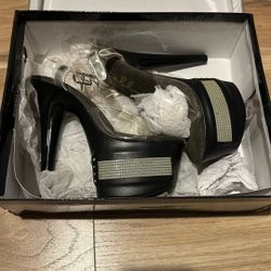 Ellie Size 6 Light Up Shoes