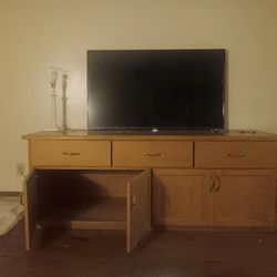 Dresser/ Cabinet With Chairs 