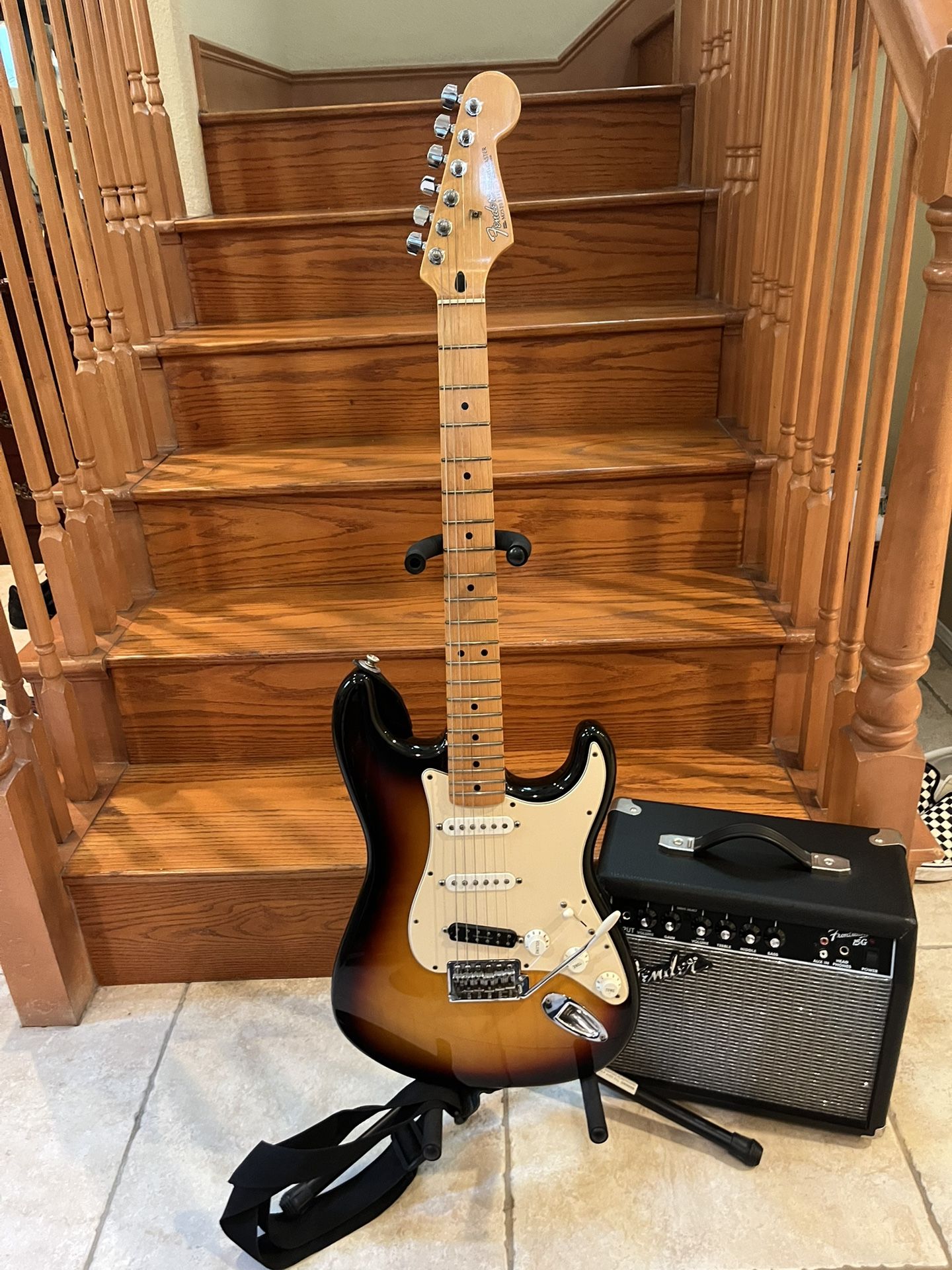Fender MIM Stratocaster (Mint/Upgraded Seymour Duncan) W/ Fender Amp
