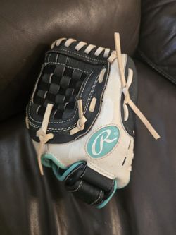 Rawlings FP105BW 10.5”  Fast Pitch Youth Softball Glove Right Hand Throw
