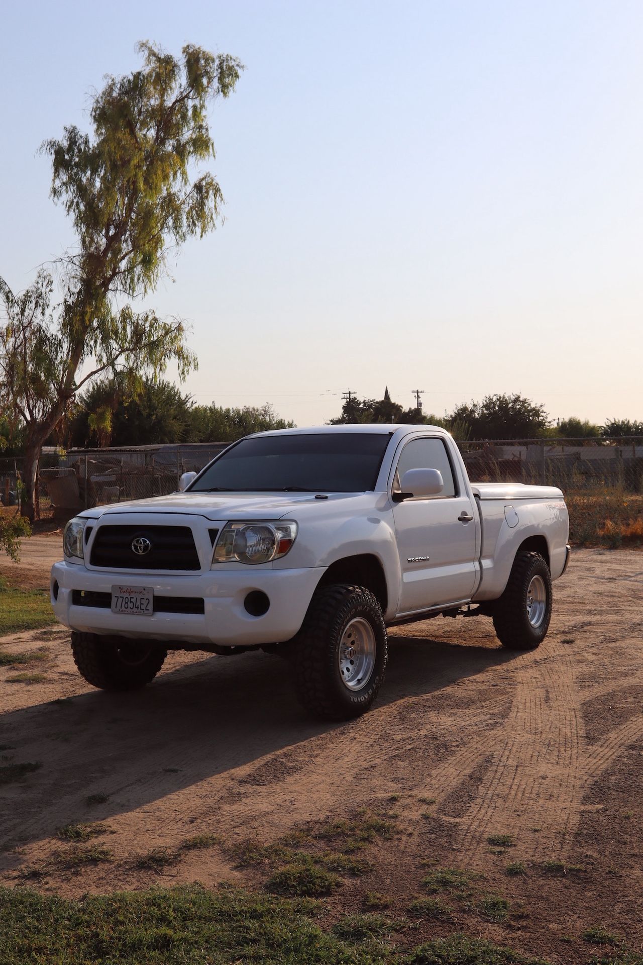 Truck bed COVER Toyota Tacoma 2005 