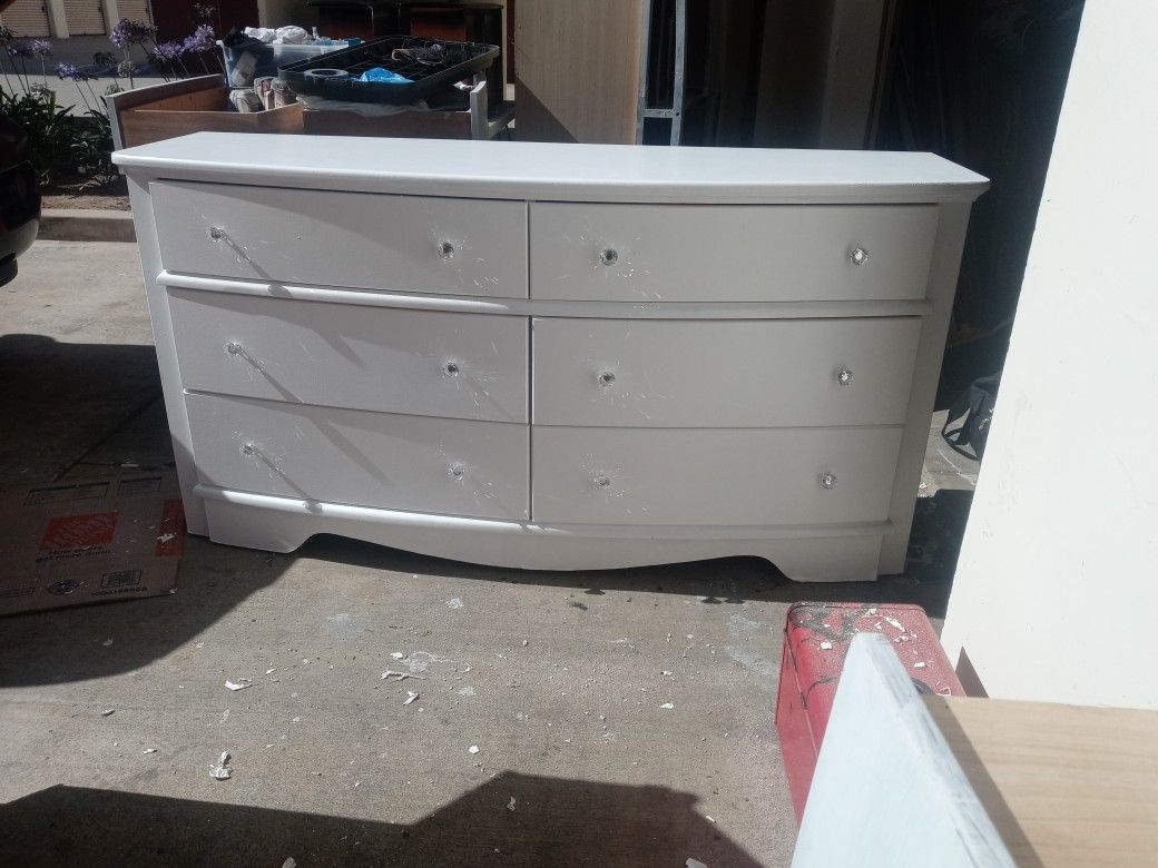 Six Drawer White Dresser With Crystal Knobs