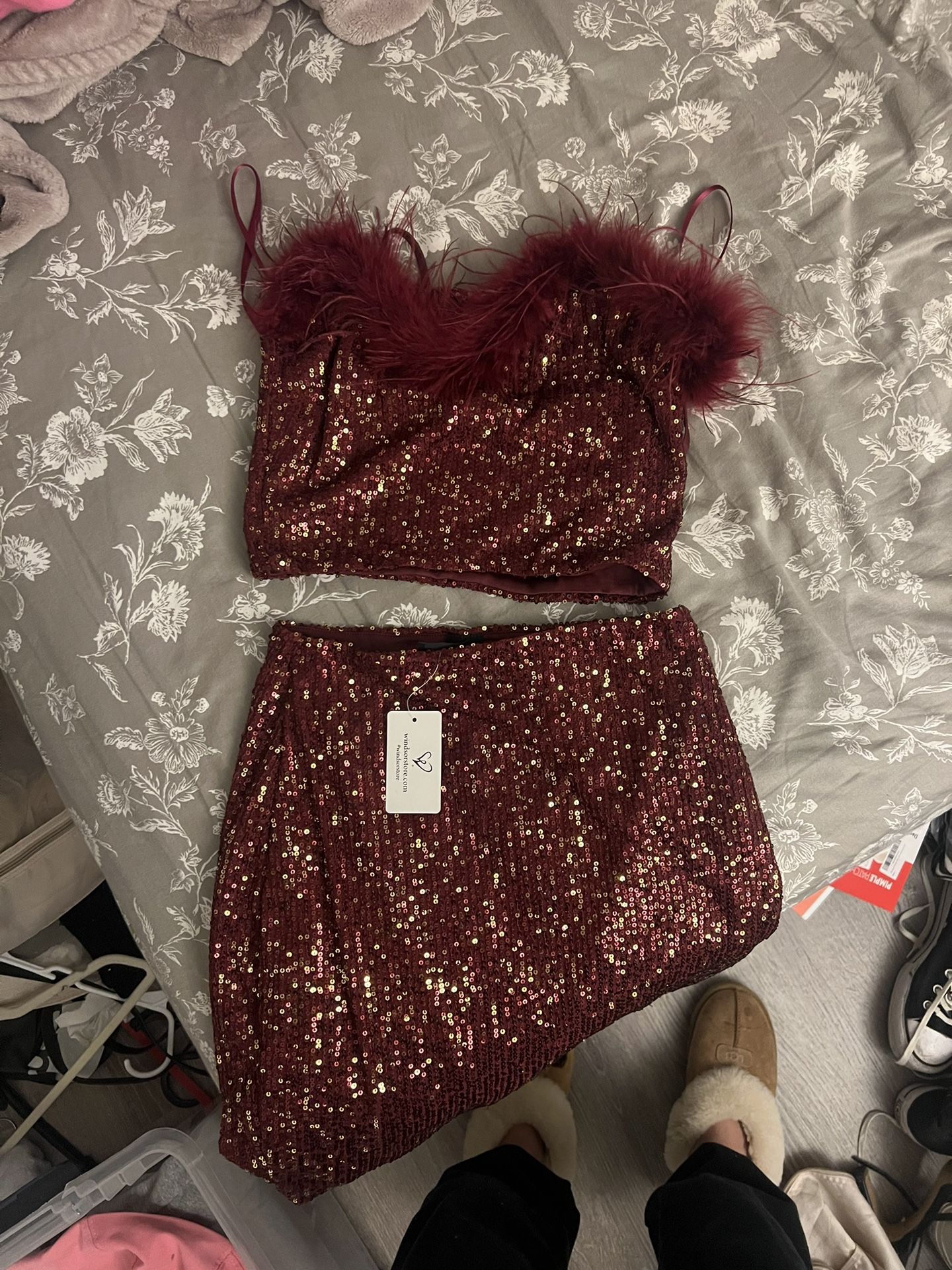 NEW Burgundy and gold sequin set (Windsor)