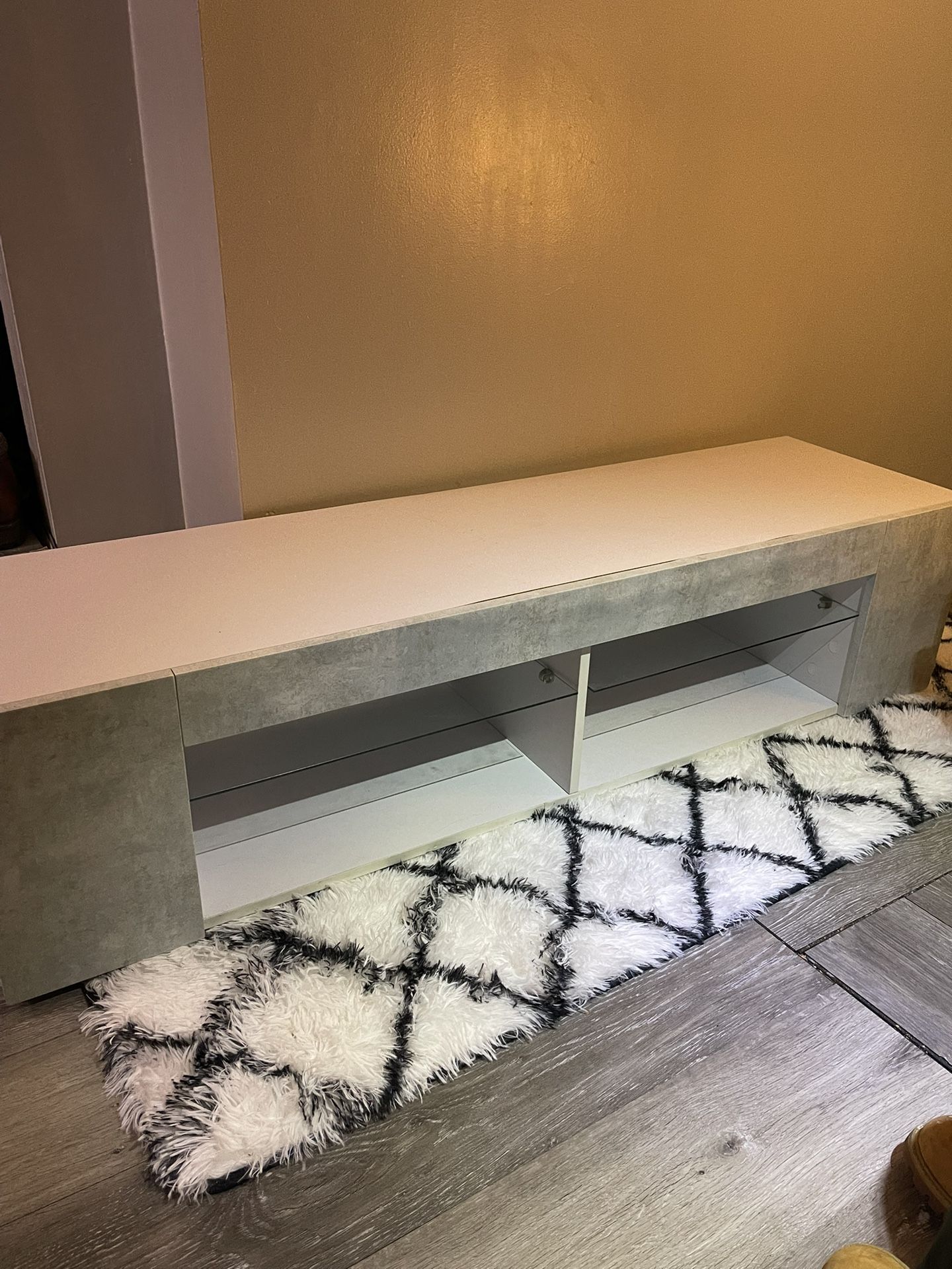 White TV STAND w/ shelving (inside 4) & storage both sides (2 glass shelves) sharon hill 19079 $65