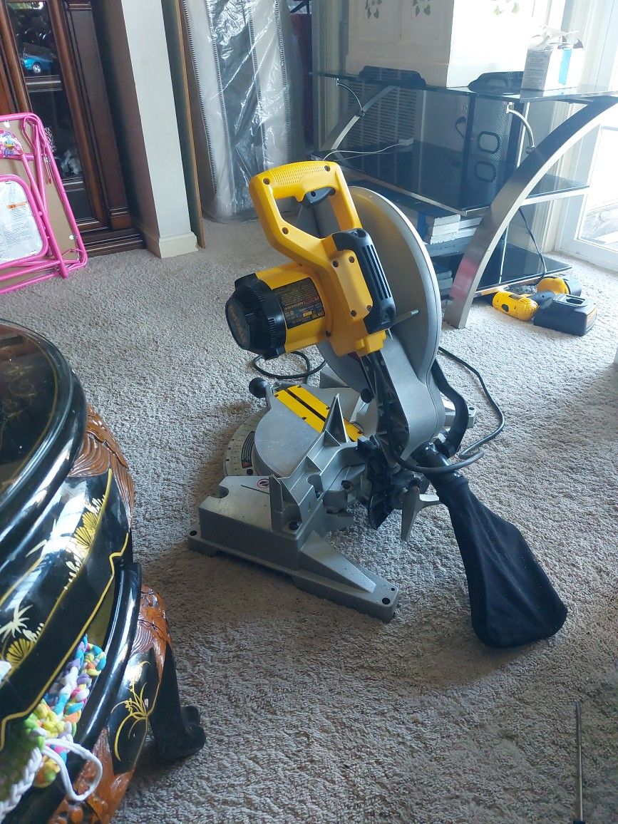 Dewalt Saw