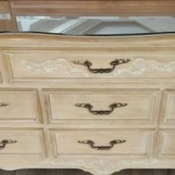 
BLEACHED OAK DISTRESSED DRESSER 68X19X32

& Night Stands 28X16X28
