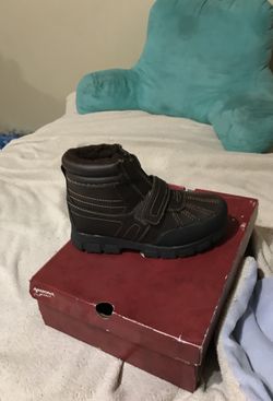 Snow boots kids size 4