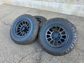 17" LOCK YOSEMITE  w/ used tires