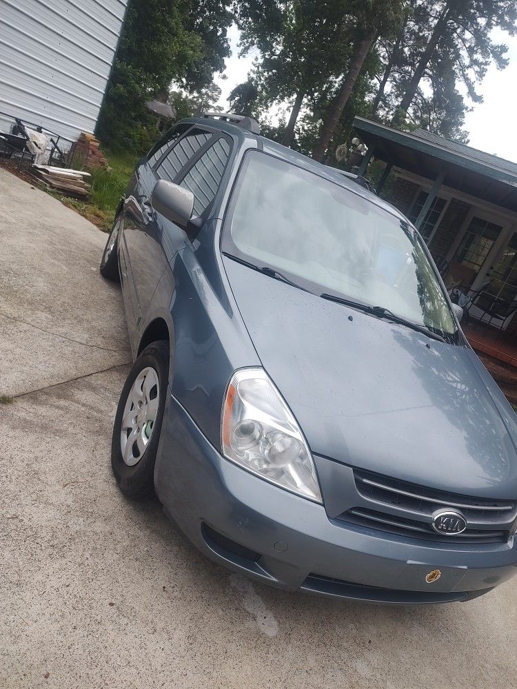2007 Kia Sedona Van