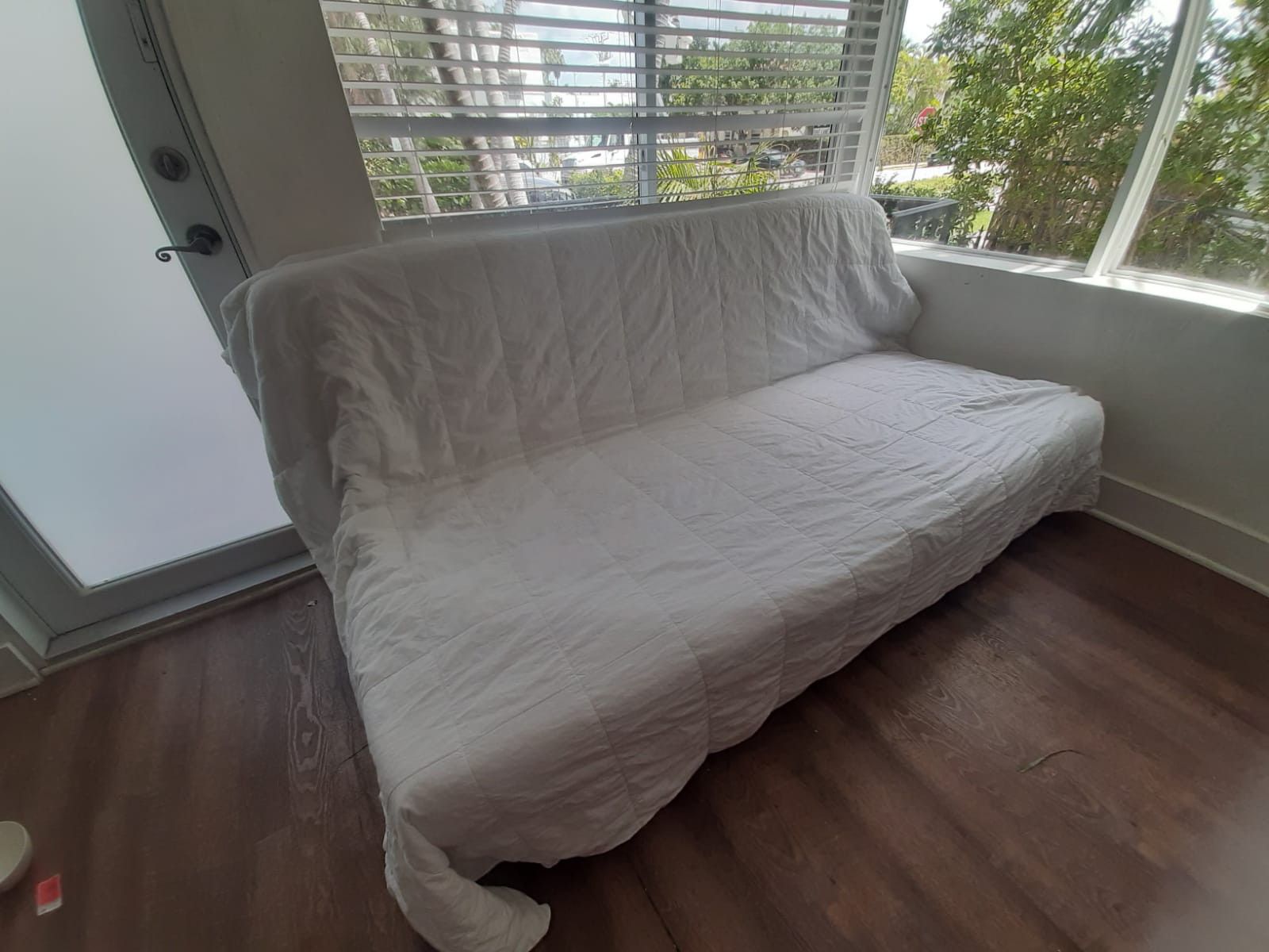 Futon con colchón y acolchado