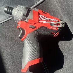 Milwaukee ratchet & screwdriver