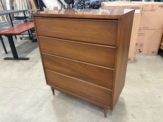 BROYHILL Vintage Mid-Century Modern Pacemaker 4 Drawer Chest Dresser with Tapered Legs and Recessed Finger Pulls