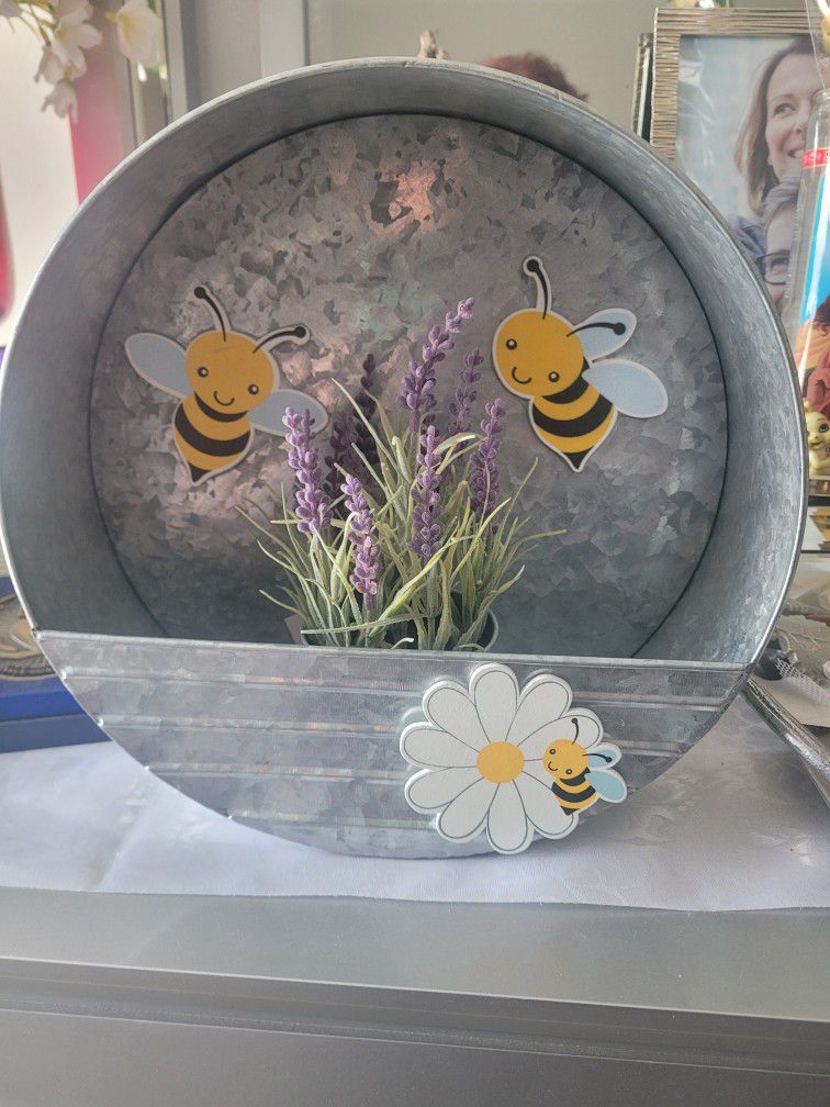 Bee SPRING 🐝 Decor