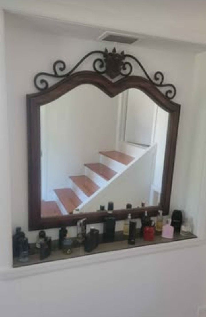 Beautiful Drexel mirror 39X42