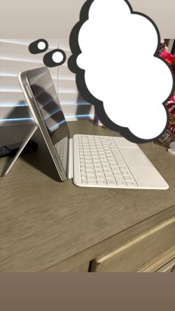 iPad A16 with Magic Keyboard