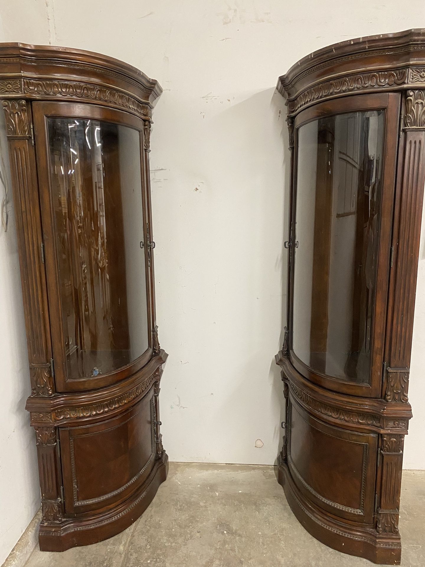 Corner China Cabinets