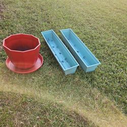   PLANT POTS.   SMALL  REC $5 EACH  LARGE $10 EACH