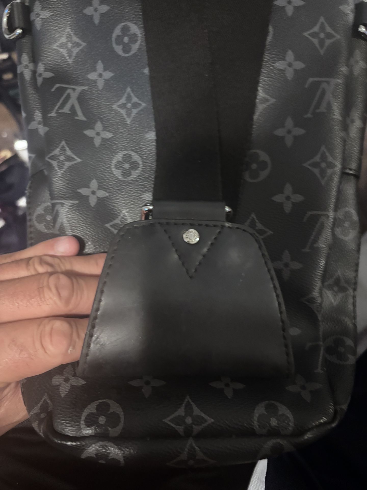 Louis Vuitton Cross/ Sling Avenue Monogram bag