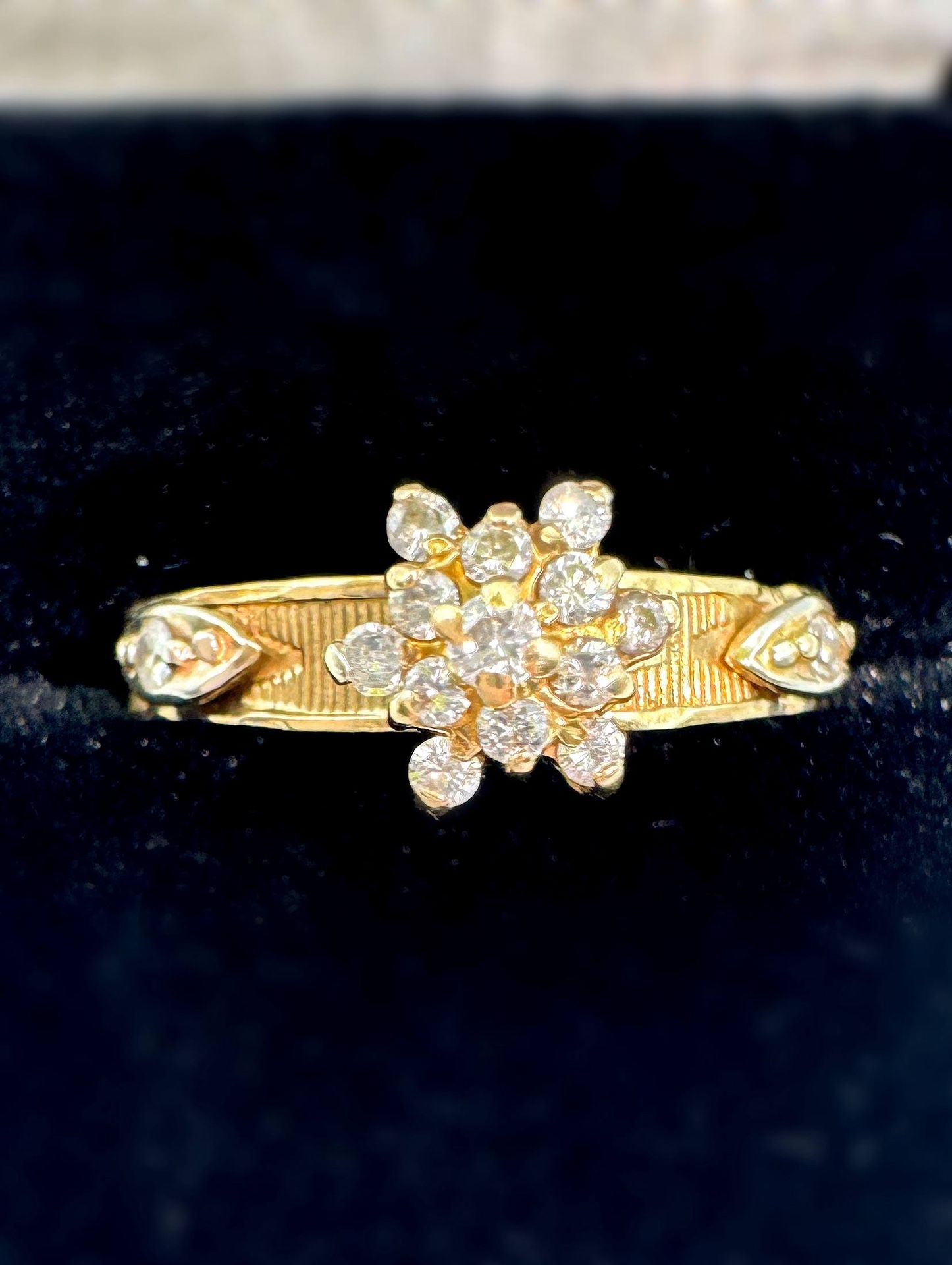 10k solid yellow gold Vintage 0.5CTW natural diamond flower cocktail ring size 7.5