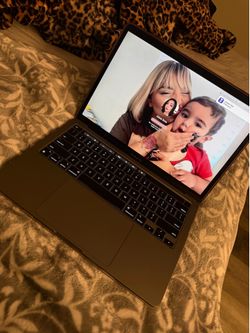 Apple Mac computer ￼
