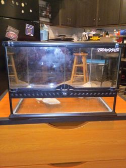 Glass Reptile Terrarium Enclosure with Black Frame