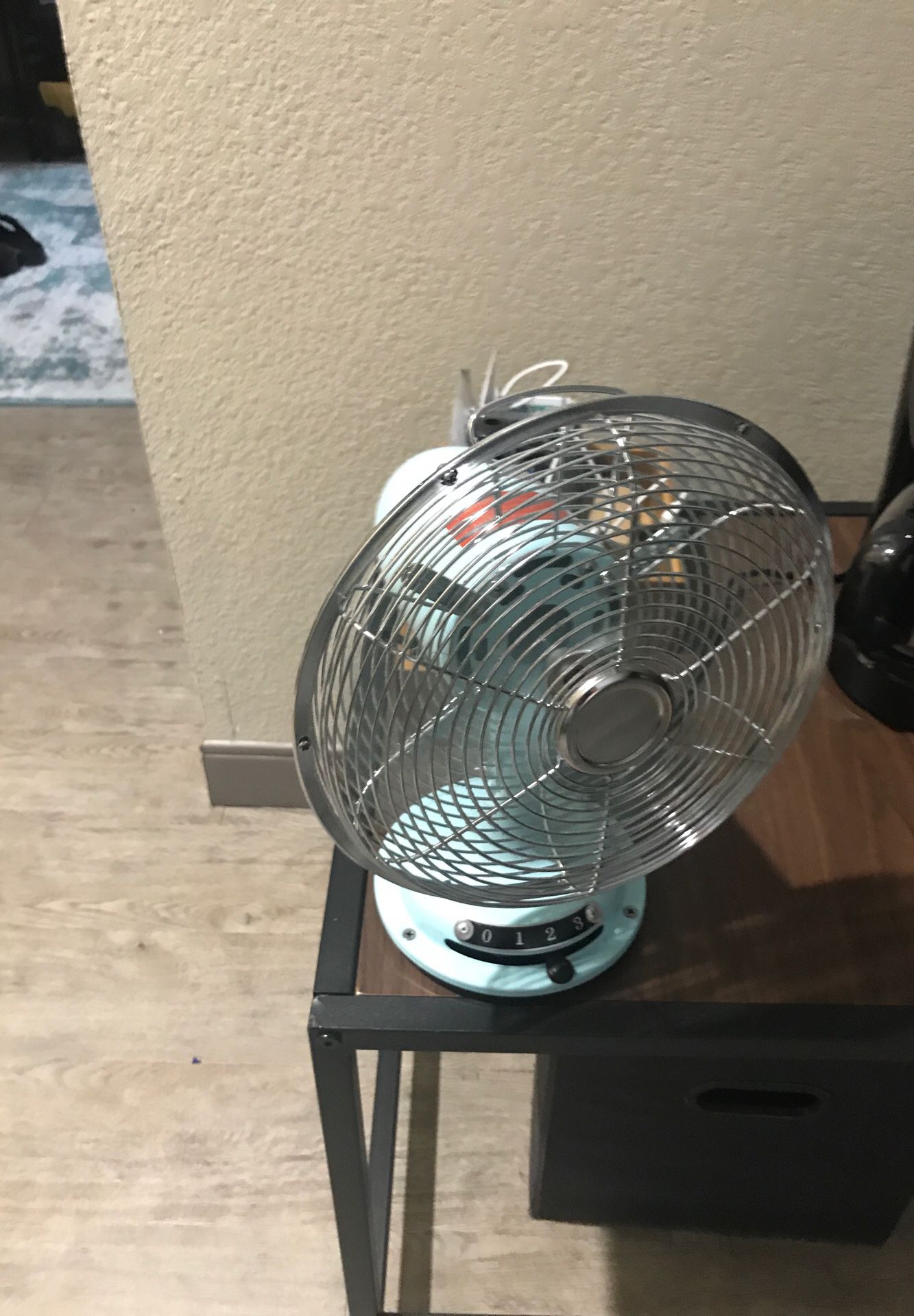 Retro oscillating fan