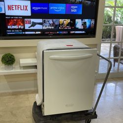 KitchenAid Dishwasher (All White) With Stainless Steel Tub In Excellent Working Condition  - Everything Works - Can Be Delivered And Install 