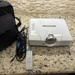 Mitsubishi XD500U DLP Projector - PLEASE READ DESC