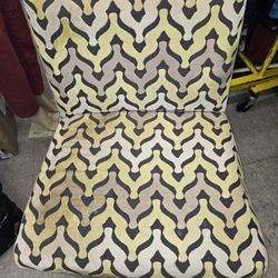 Chair ( Not Responding To Is This Available) Read Description 