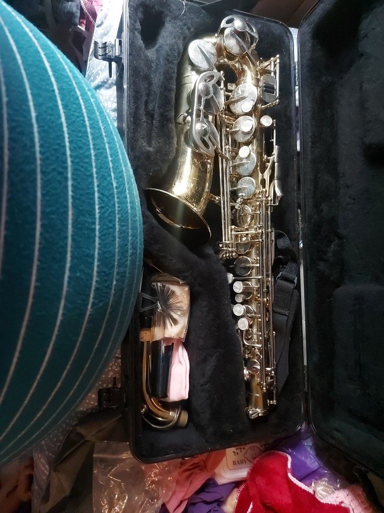 Vendo un saxofón en buenas conducciones y con su estuche