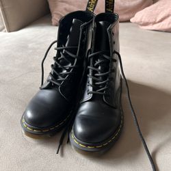 Women’s Doc Martens Size 7